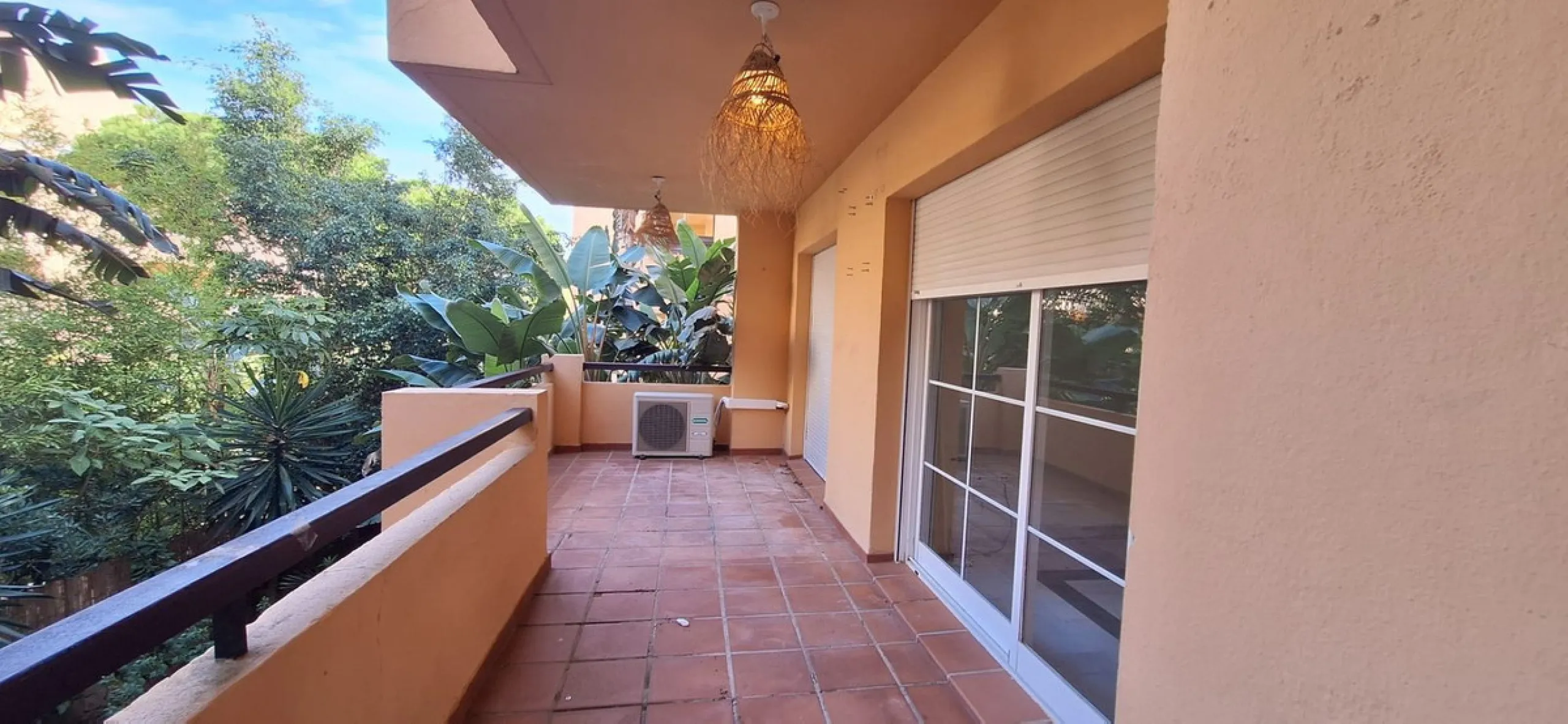 Apartment - Middle Floor Apartment в продаже в Marbella, Málaga. В доме 2 спален и 2 ванных комнат. Площадь дома 92 м²