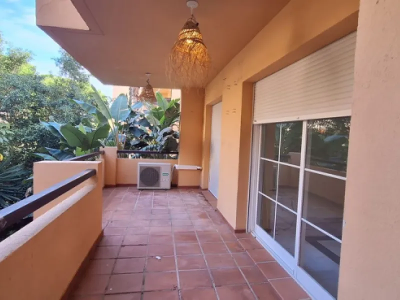 Apartment - Middle Floor Apartment в продаже в Marbella, Málaga. В доме 2 спален и 2 ванных комнат. Площадь дома 92 м²