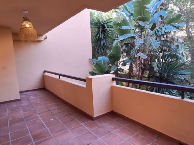 Apartment - Middle Floor Apartment в продаже в Marbella, Málaga. В доме 2 спален и 2 ванных комнат. Площадь дома 92 м²