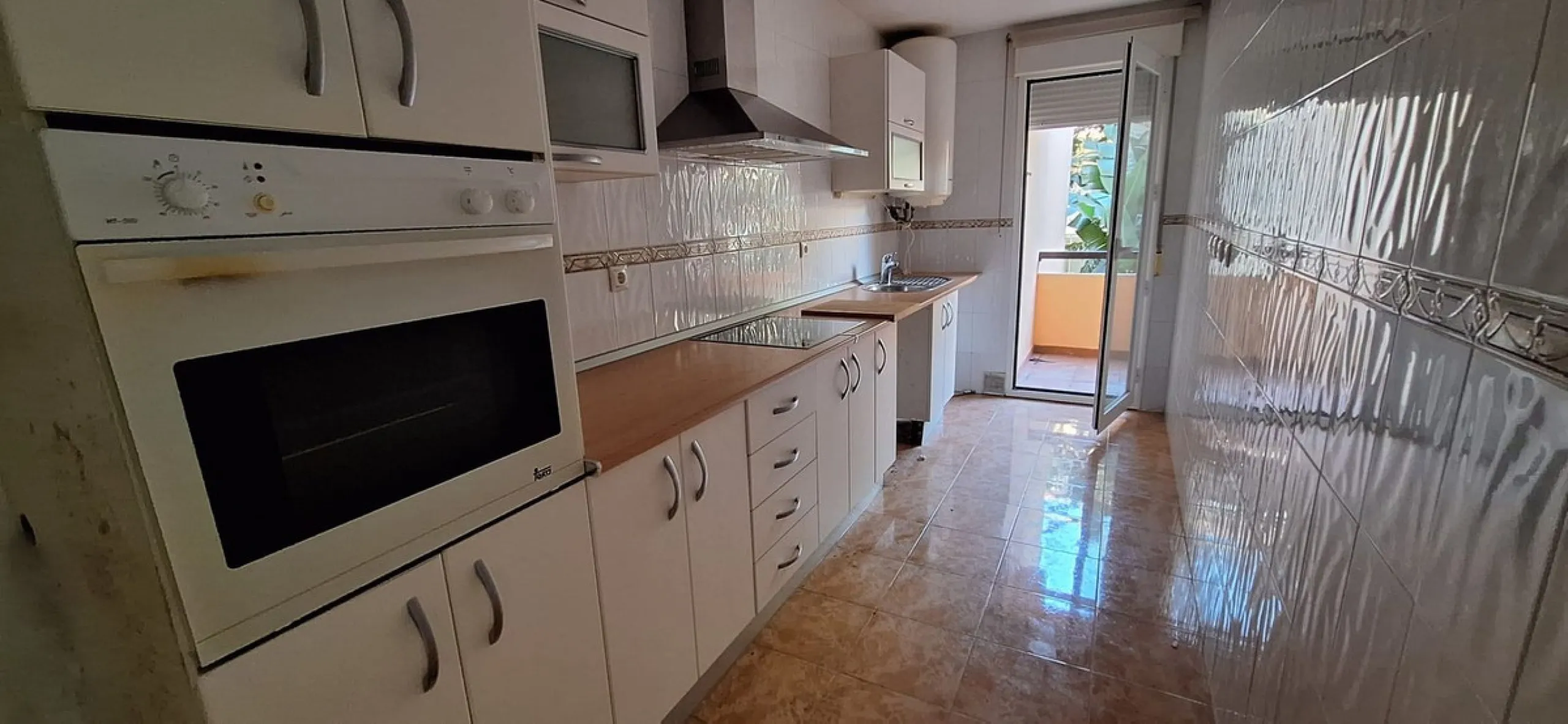Apartment - Middle Floor Apartment в продаже в Marbella, Málaga. В доме 2 спален и 2 ванных комнат. Площадь дома 92 м²