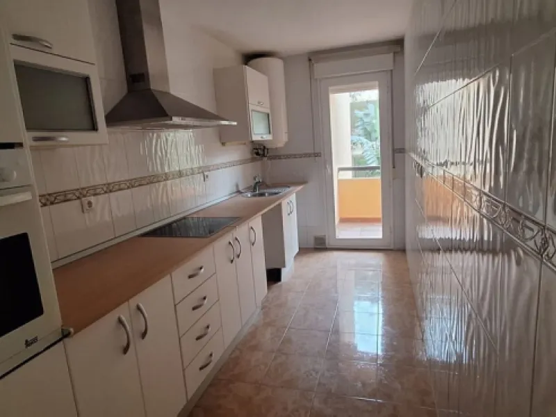 Apartment - Middle Floor Apartment в продаже в Marbella, Málaga. В доме 2 спален и 2 ванных комнат. Площадь дома 92 м²