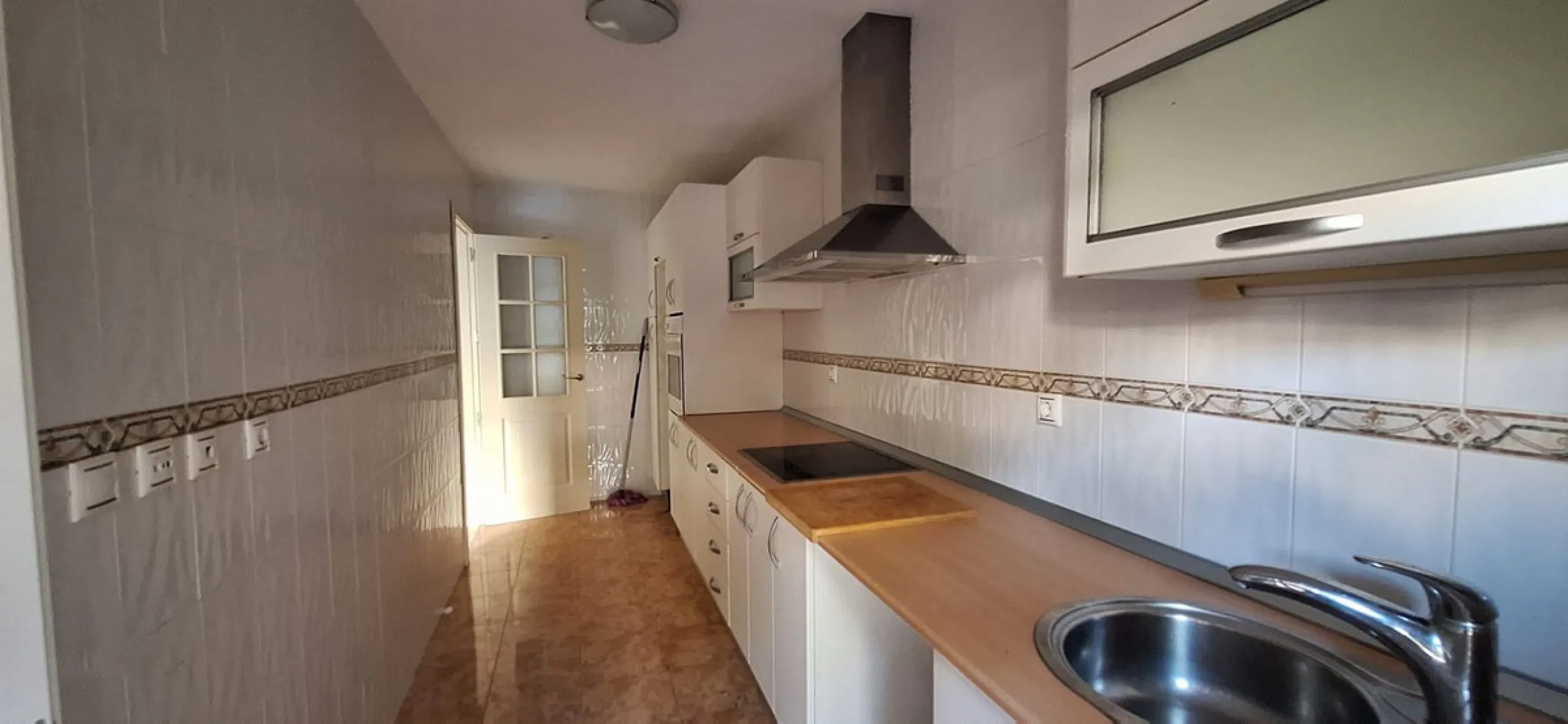 Apartment - Middle Floor Apartment в продаже в Marbella, Málaga. В доме 2 спален и 2 ванных комнат. Площадь дома 92 м²