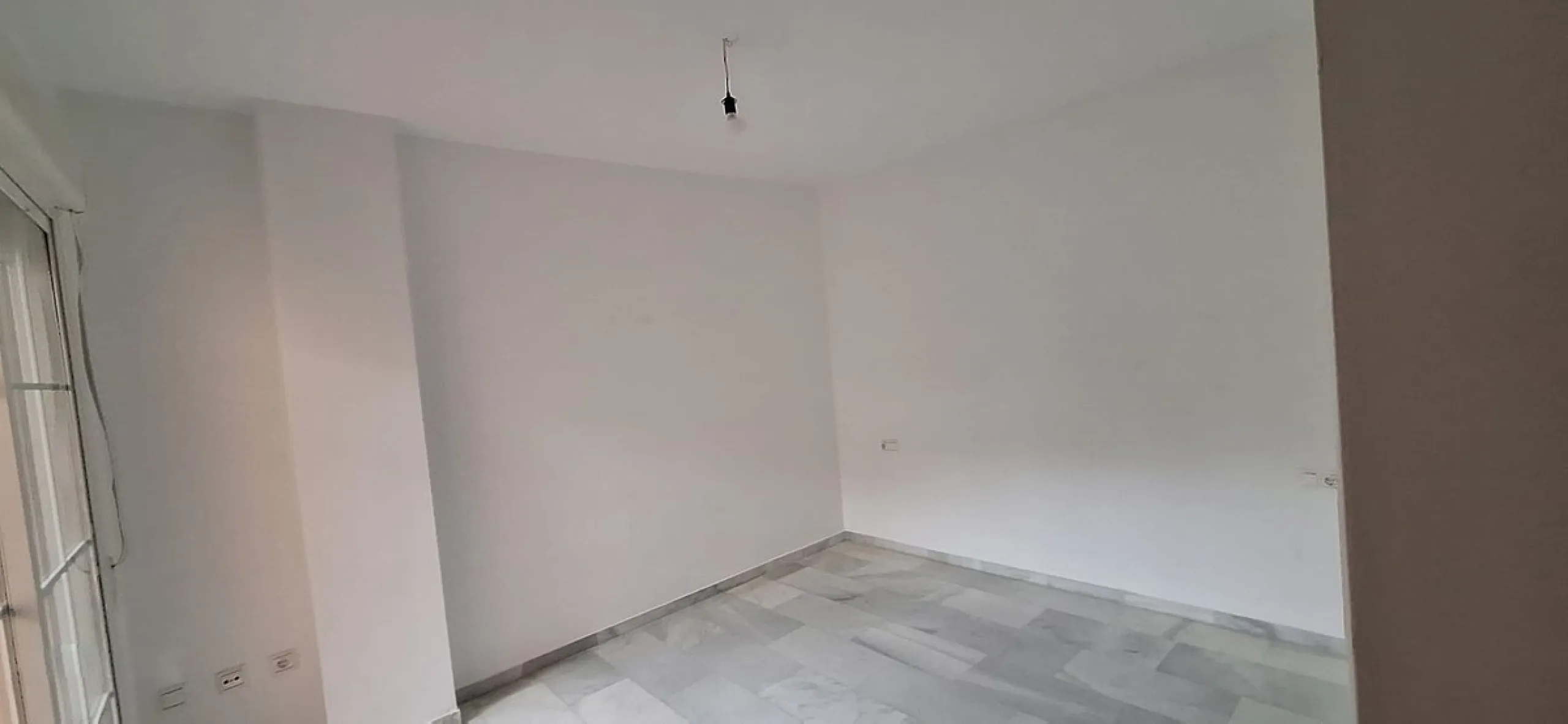 Apartment - Middle Floor Apartment в продаже в Marbella, Málaga. В доме 2 спален и 2 ванных комнат. Площадь дома 92 м²