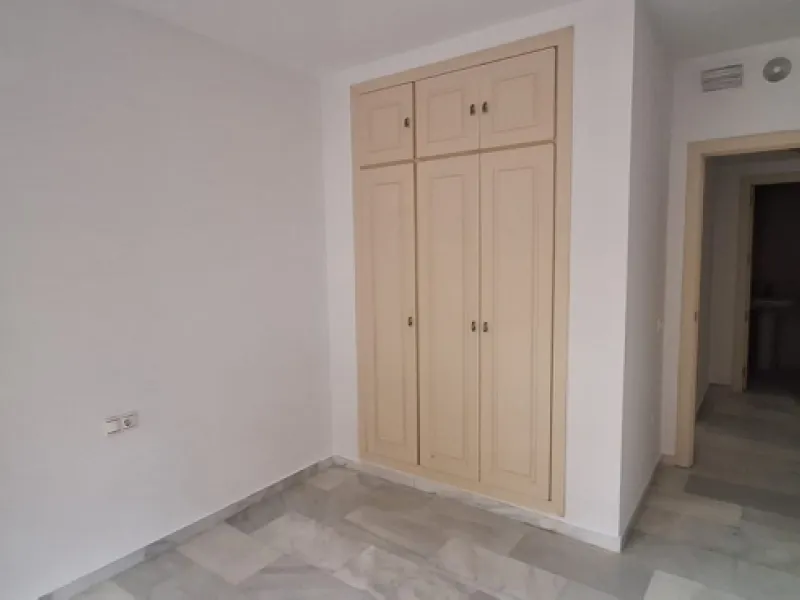Apartment - Middle Floor Apartment в продаже в Marbella, Málaga. В доме 2 спален и 2 ванных комнат. Площадь дома 92 м²