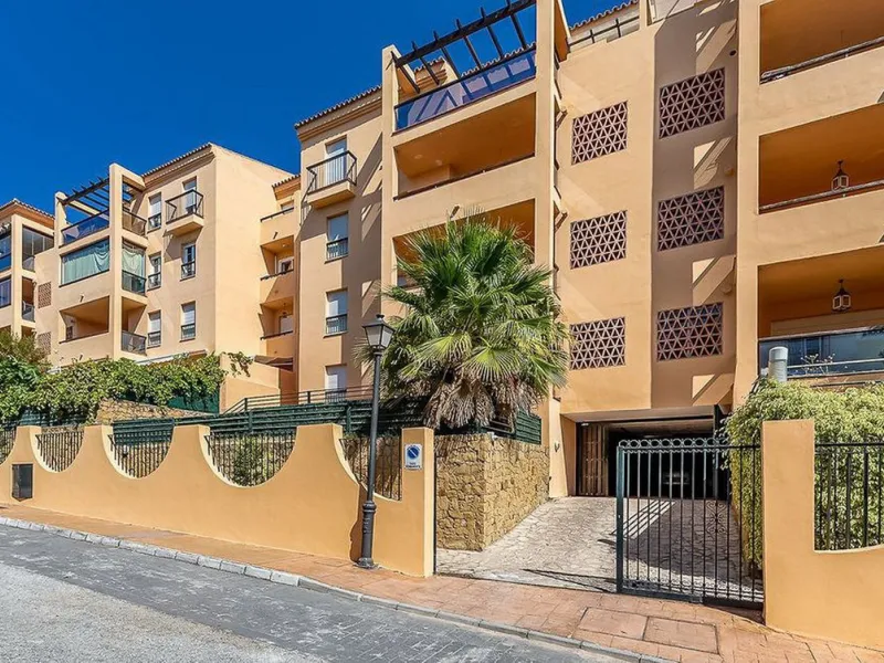 Apartment - Middle Floor Apartment в продаже в Marbella, Málaga. В доме 2 спален и 2 ванных комнат. Площадь дома 92 м²