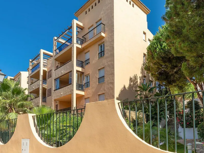 Apartment - Middle Floor Apartment в продаже в Marbella, Málaga. В доме 2 спален и 2 ванных комнат. Площадь дома 92 м²