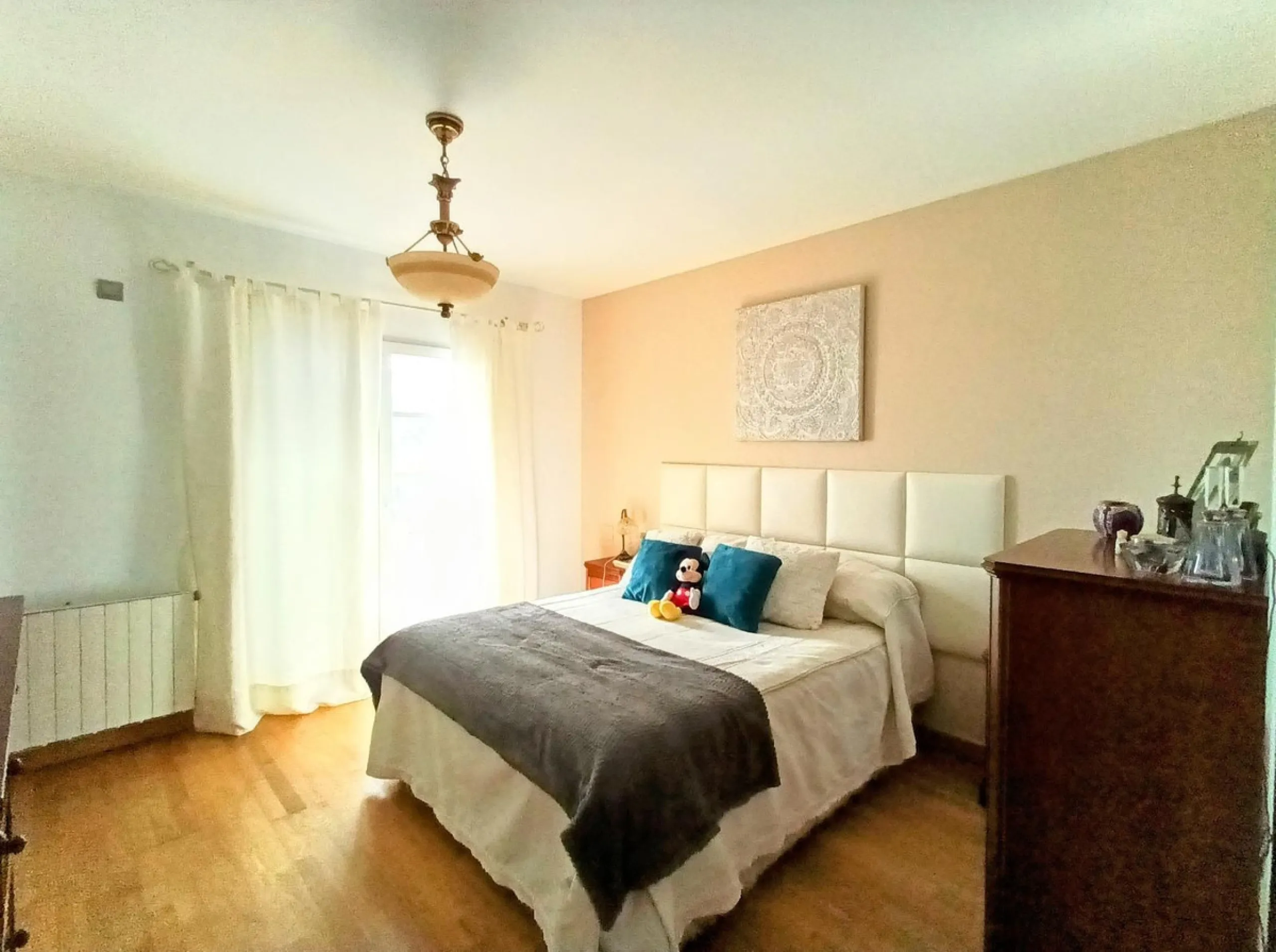 Discover this beautiful semi-detached house located in the peaceful area of Guadalmar (Málaga), less than a 5-minute walk from the beach. This spacious and well-maintained home combines comfort, elegance, and functionality — ideal as a family residence or