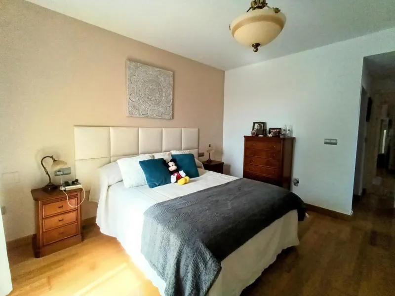 Discover this beautiful semi-detached house located in the peaceful area of Guadalmar (Málaga), less than a 5-minute walk from the beach. This spacious and well-maintained home combines comfort, elegance, and functionality — ideal as a family residence or