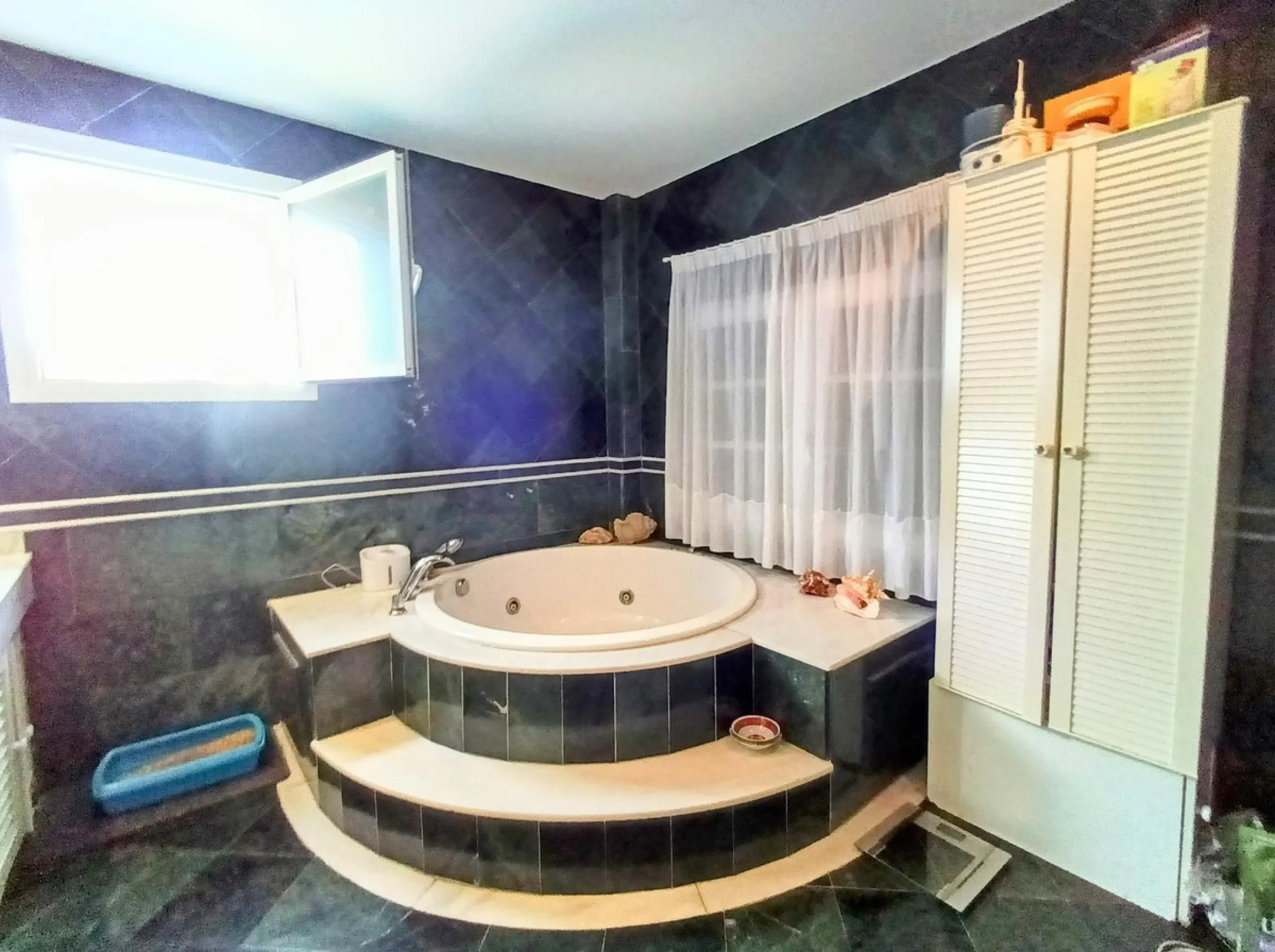 Discover this beautiful semi-detached house located in the peaceful area of Guadalmar (Málaga), less than a 5-minute walk from the beach. This spacious and well-maintained home combines comfort, elegance, and functionality — ideal as a family residence or