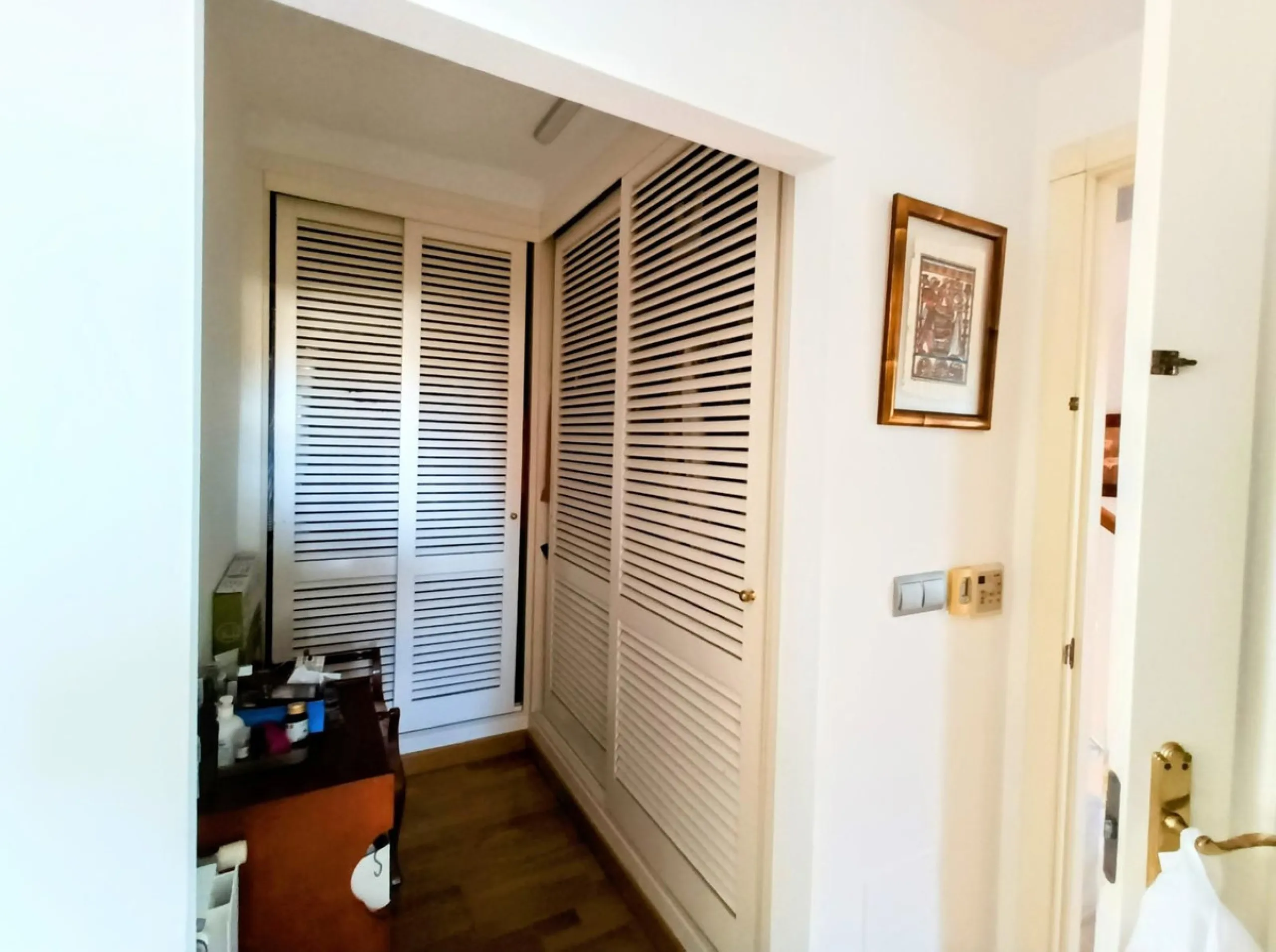 Discover this beautiful semi-detached house located in the peaceful area of Guadalmar (Málaga), less than a 5-minute walk from the beach. This spacious and well-maintained home combines comfort, elegance, and functionality — ideal as a family residence or