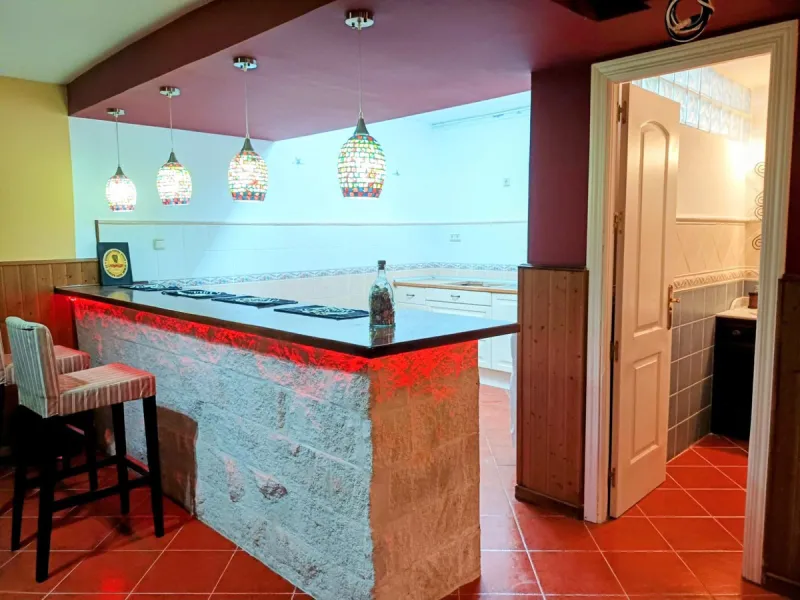 Discover this beautiful semi-detached house located in the peaceful area of Guadalmar (Málaga), less than a 5-minute walk from the beach. This spacious and well-maintained home combines comfort, elegance, and functionality — ideal as a family residence or