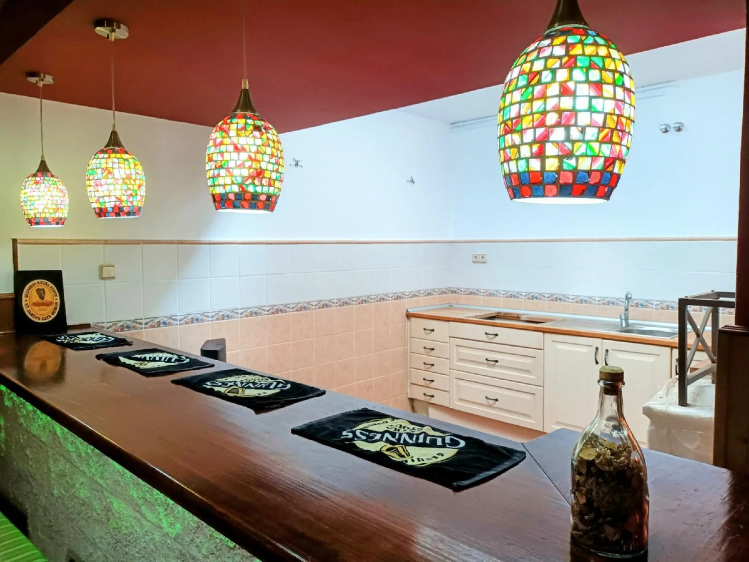 Discover this beautiful semi-detached house located in the peaceful area of Guadalmar (Málaga), less than a 5-minute walk from the beach. This spacious and well-maintained home combines comfort, elegance, and functionality — ideal as a family residence or