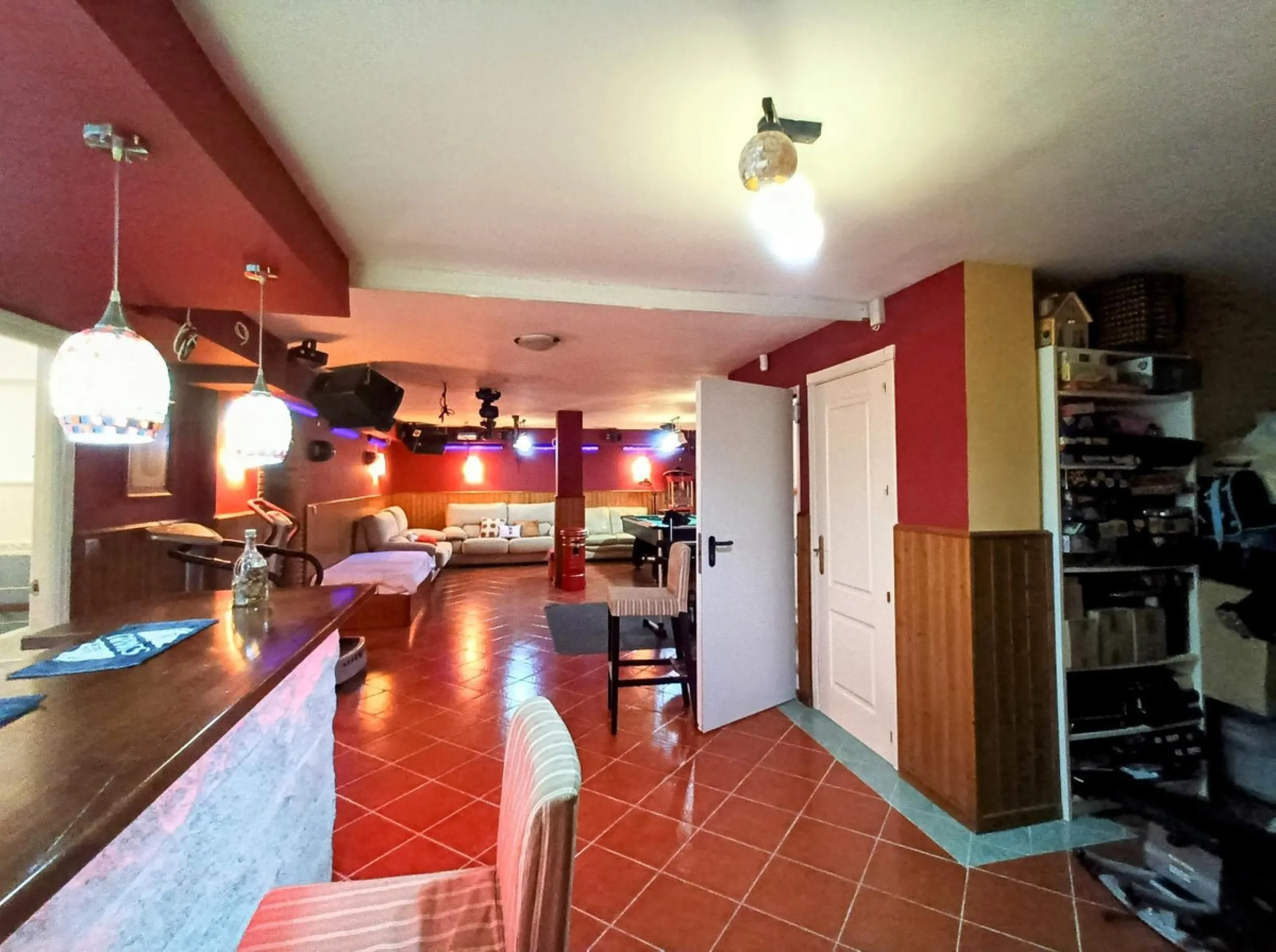 Discover this beautiful semi-detached house located in the peaceful area of Guadalmar (Málaga), less than a 5-minute walk from the beach. This spacious and well-maintained home combines comfort, elegance, and functionality — ideal as a family residence or