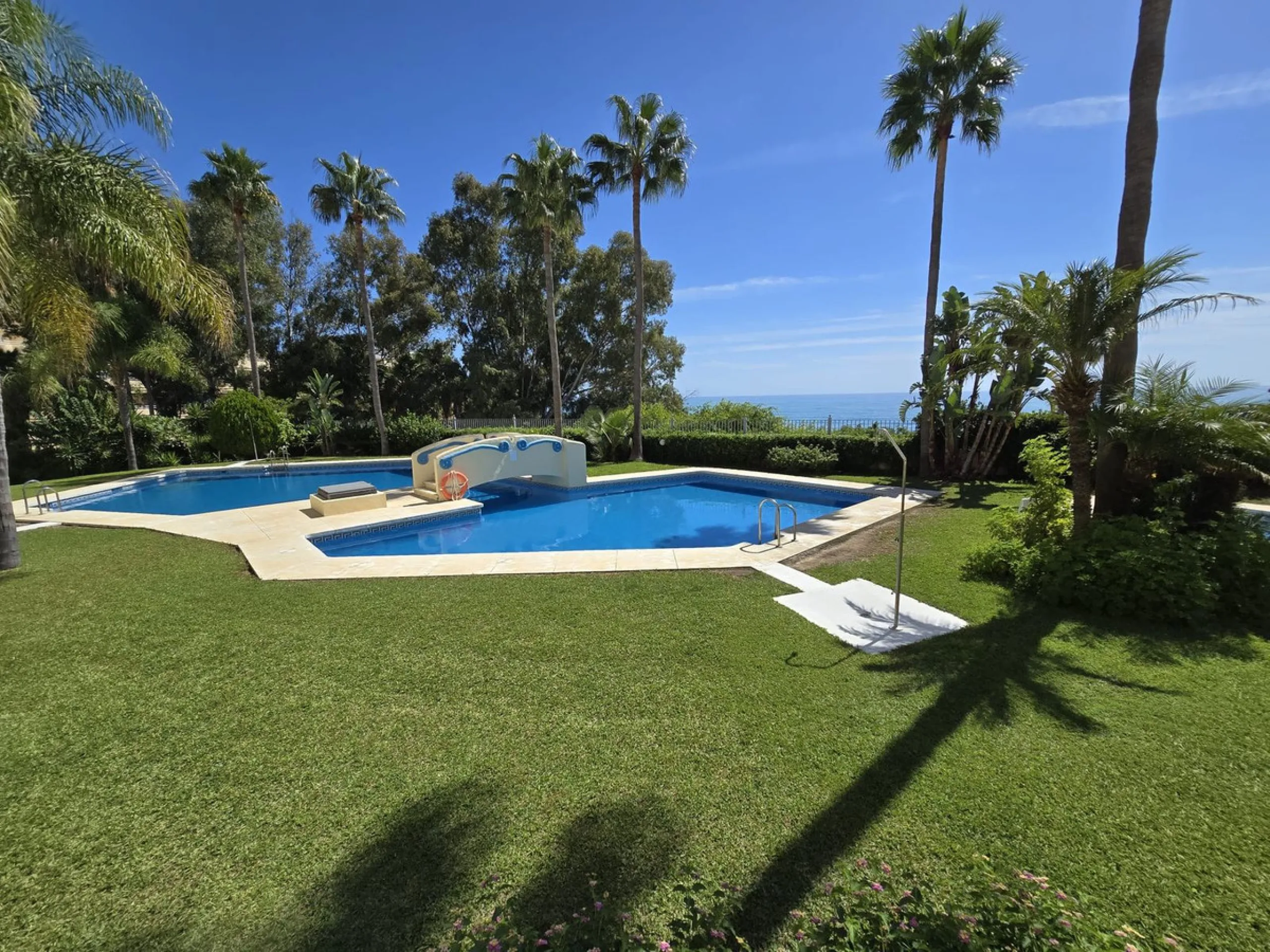 Apartment - Ground Floor Apartment в продаже в Benalmadena, Málaga. В доме 2 спален и 2 ванных комнат. Площадь дома 100 м²