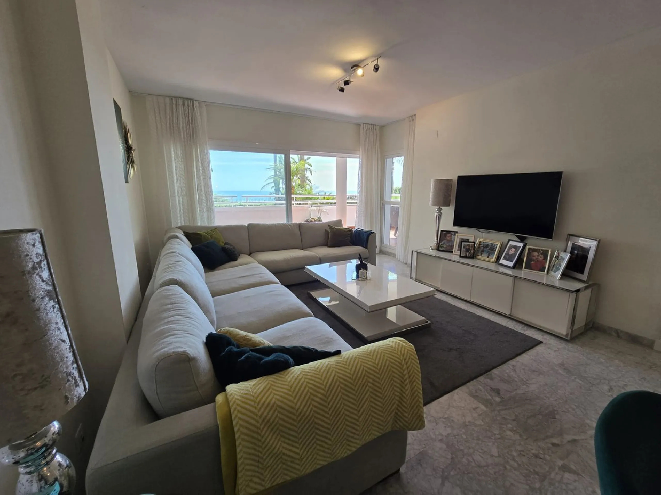 Apartment - Ground Floor Apartment в продаже в Benalmadena, Málaga. В доме 2 спален и 2 ванных комнат. Площадь дома 100 м²