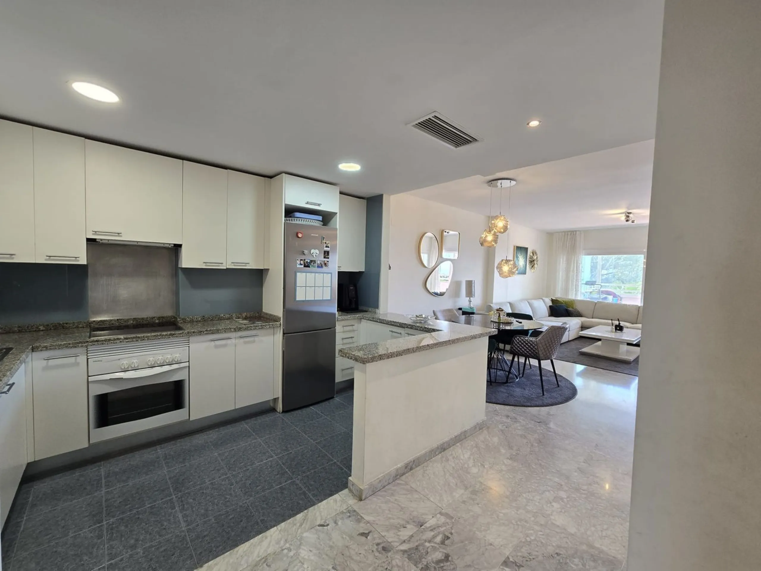 Apartment - Ground Floor Apartment в продаже в Benalmadena, Málaga. В доме 2 спален и 2 ванных комнат. Площадь дома 100 м²
