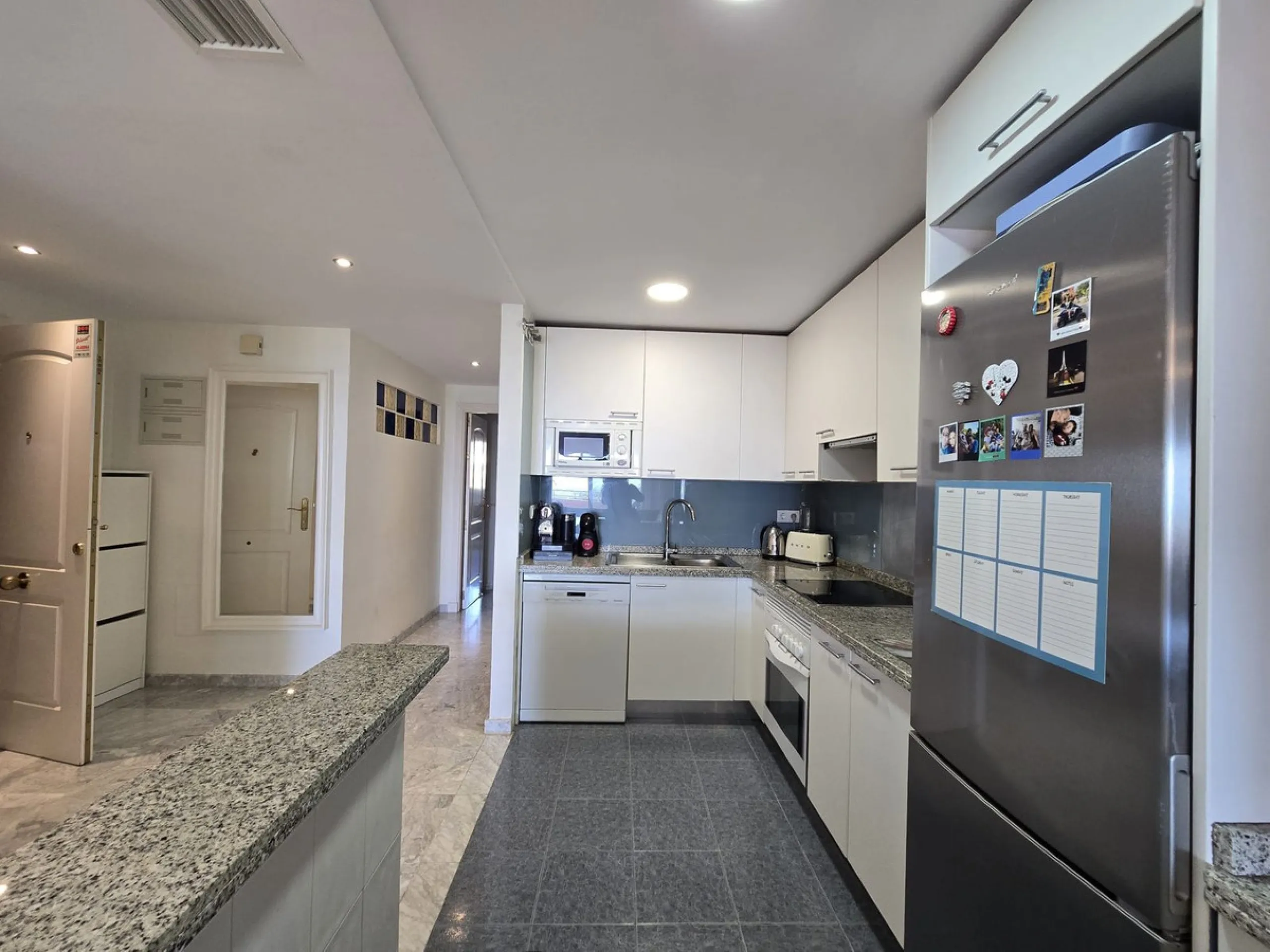 Apartment - Ground Floor Apartment в продаже в Benalmadena, Málaga. В доме 2 спален и 2 ванных комнат. Площадь дома 100 м²