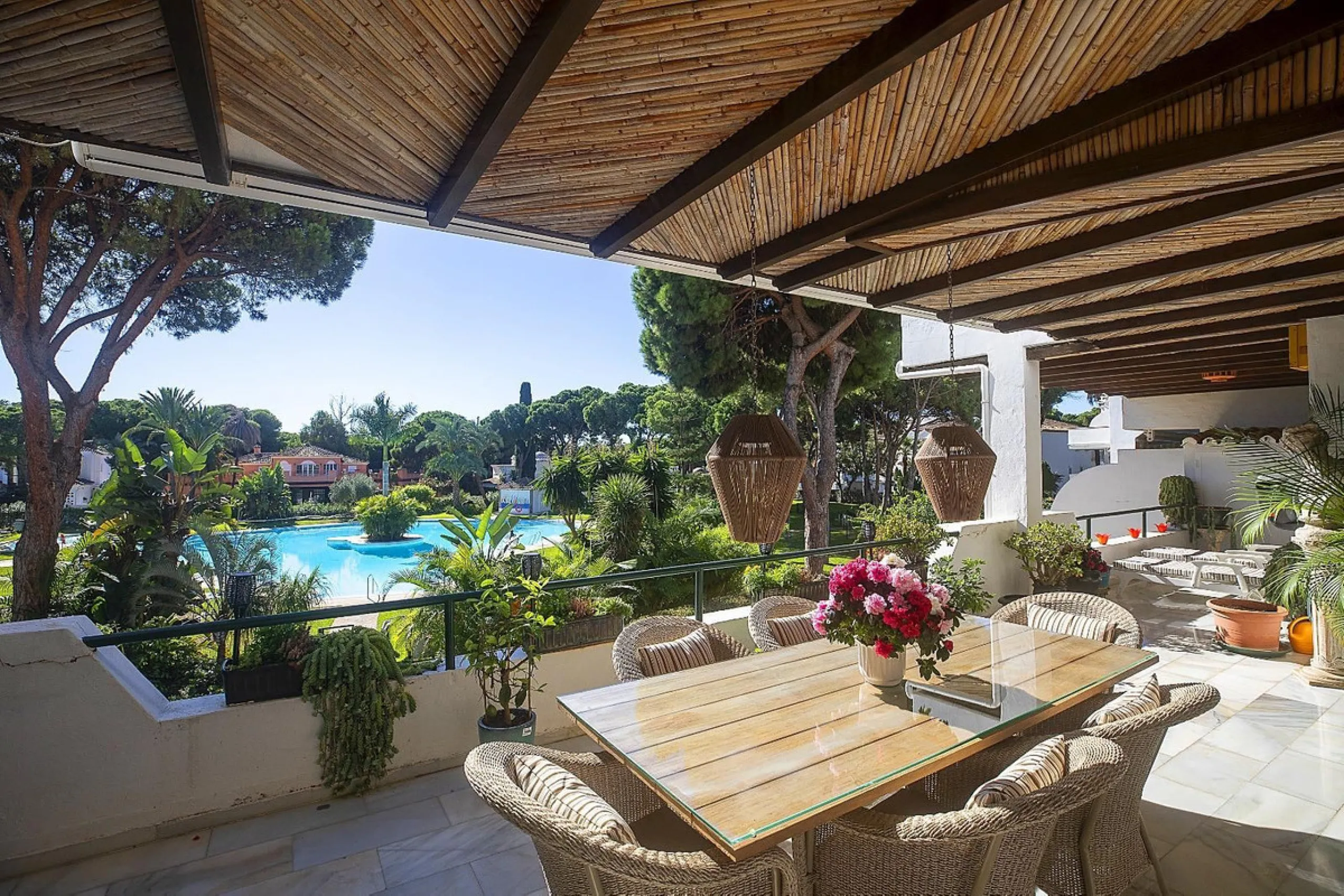 Apartment - Middle Floor Apartment в продаже в Estepona, Málaga. В доме 3 спален и 3 ванных комнат. Площадь дома 235 м²
