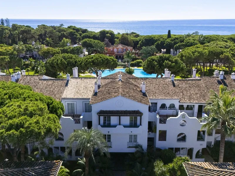 Apartment - Middle Floor Apartment в продаже в Estepona, Málaga. В доме 3 спален и 3 ванных комнат. Площадь дома 235 м²