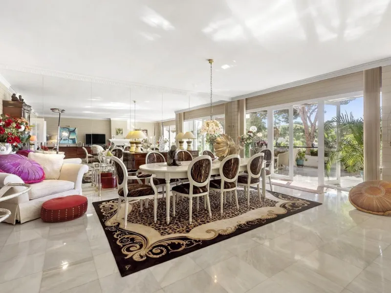 Apartment - Middle Floor Apartment в продаже в Estepona, Málaga. В доме 3 спален и 3 ванных комнат. Площадь дома 235 м²