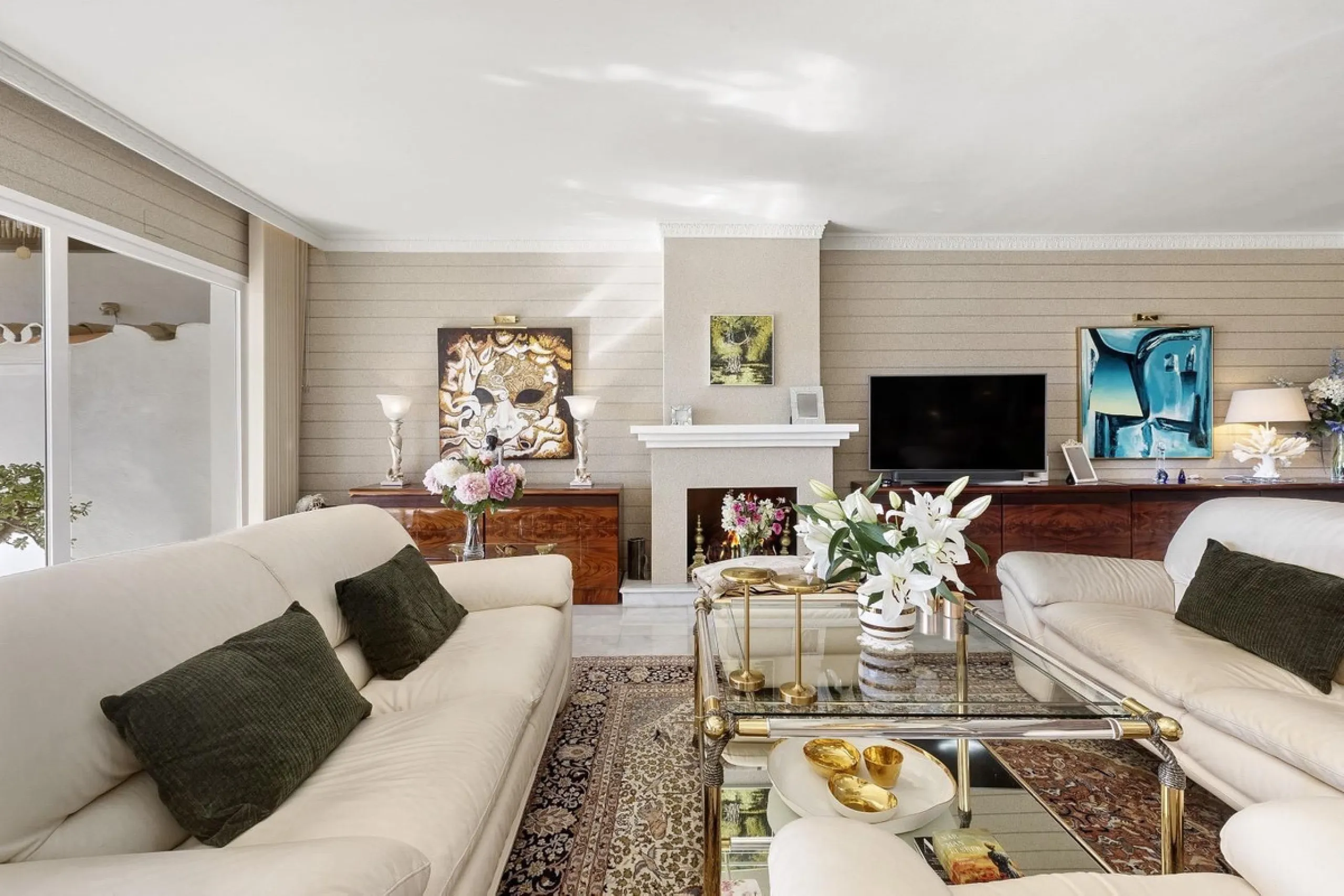 Apartment - Middle Floor Apartment в продаже в Estepona, Málaga. В доме 3 спален и 3 ванных комнат. Площадь дома 235 м²