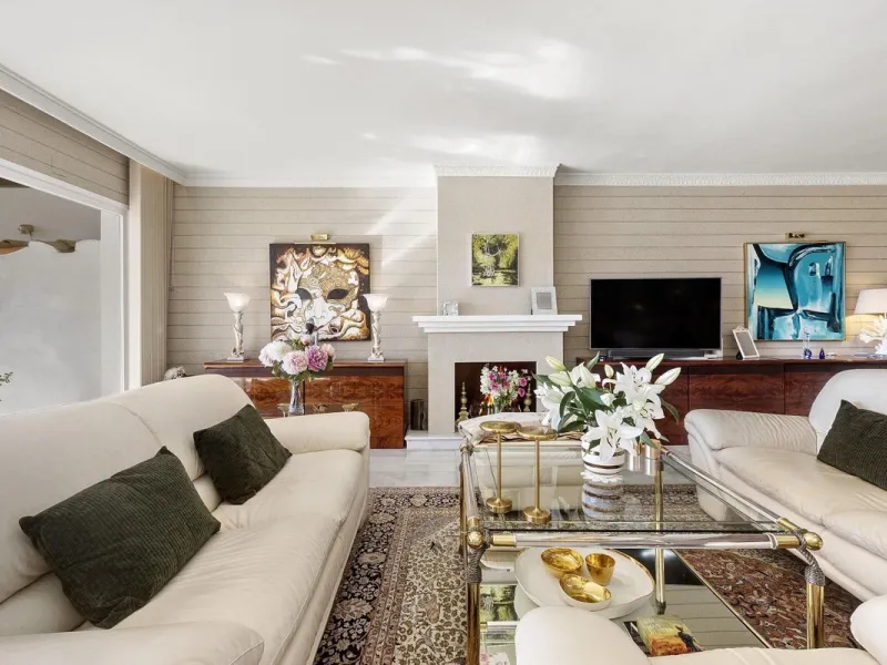 Apartment - Middle Floor Apartment в продаже в Estepona, Málaga. В доме 3 спален и 3 ванных комнат. Площадь дома 235 м²