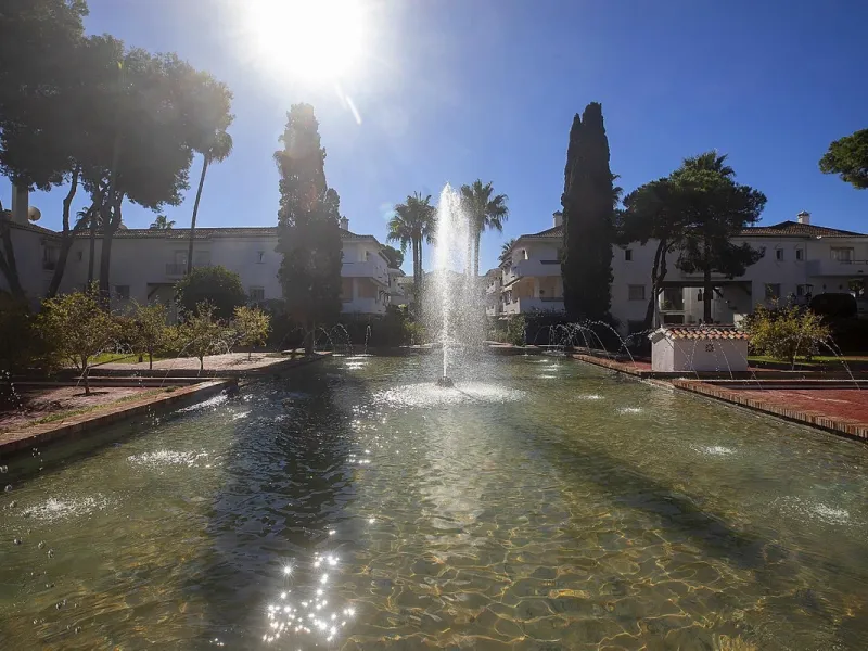Apartment - Middle Floor Apartment в продаже в Estepona, Málaga. В доме 3 спален и 3 ванных комнат. Площадь дома 235 м²
