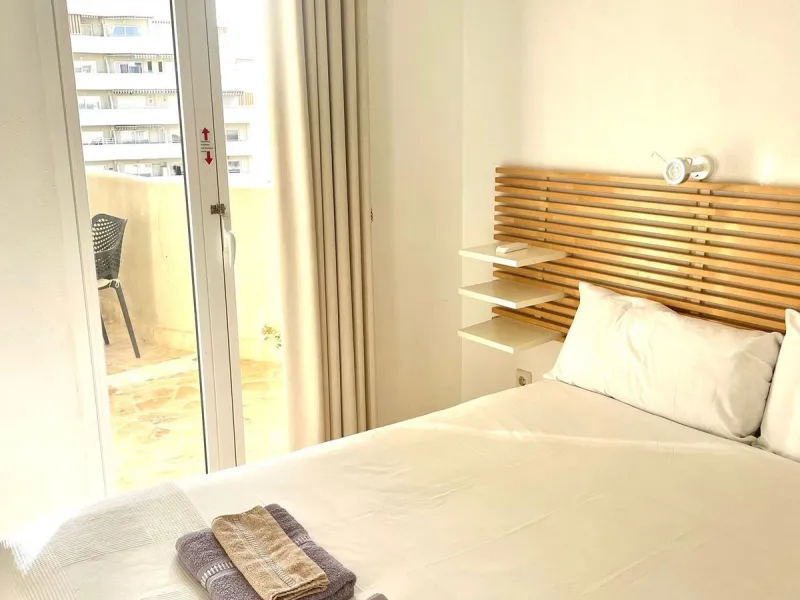 Discover this spectacular apartment with sea views in the prestigious Benalbeach complex in Benalmádena! It has a tourist license!