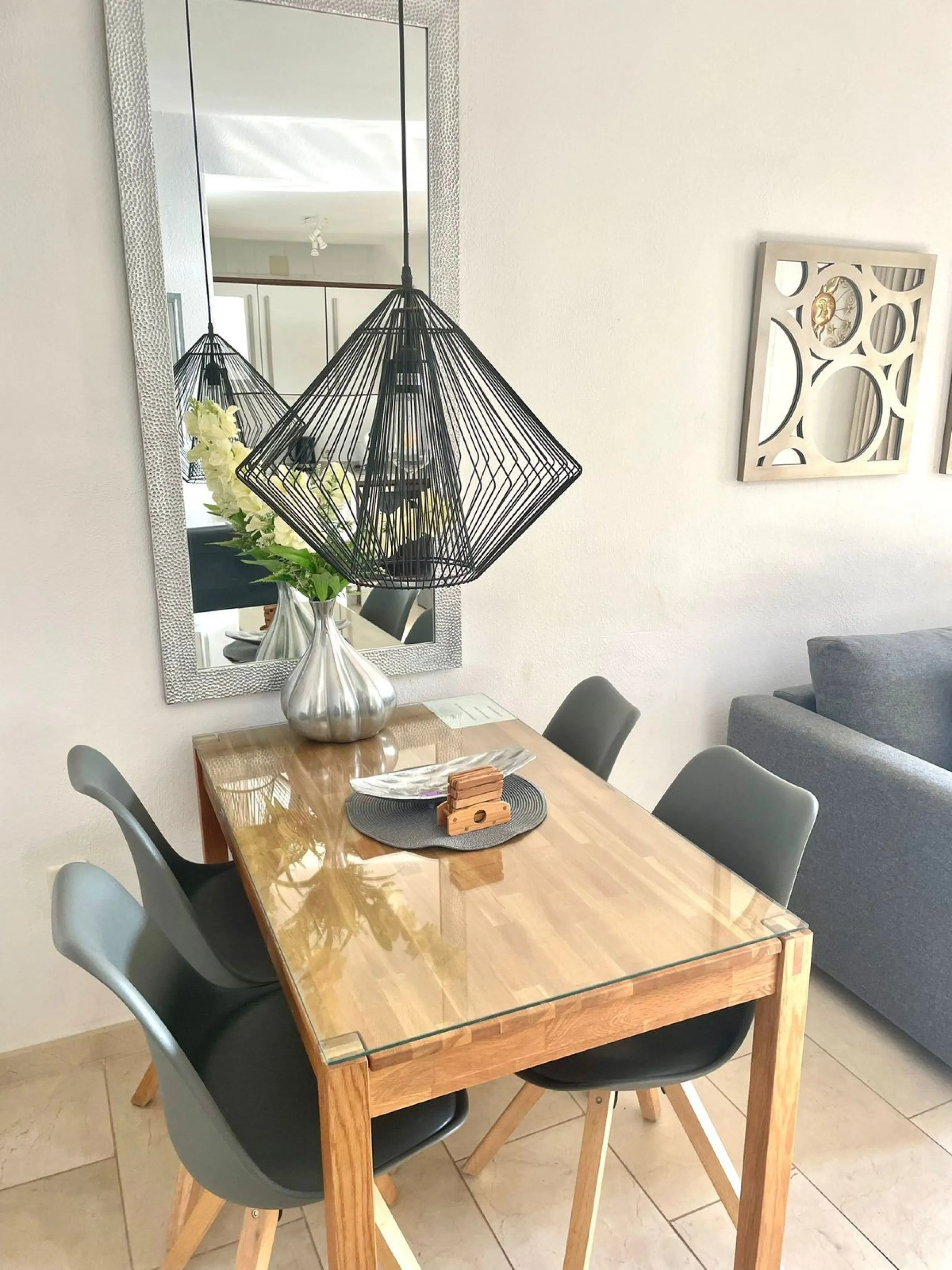 Discover this spectacular apartment with sea views in the prestigious Benalbeach complex in Benalmádena! It has a tourist license!