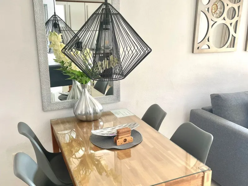 Discover this spectacular apartment with sea views in the prestigious Benalbeach complex in Benalmádena! It has a tourist license!