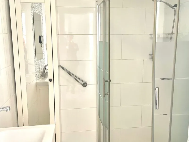 Discover this spectacular apartment with sea views in the prestigious Benalbeach complex in Benalmádena! It has a tourist license!