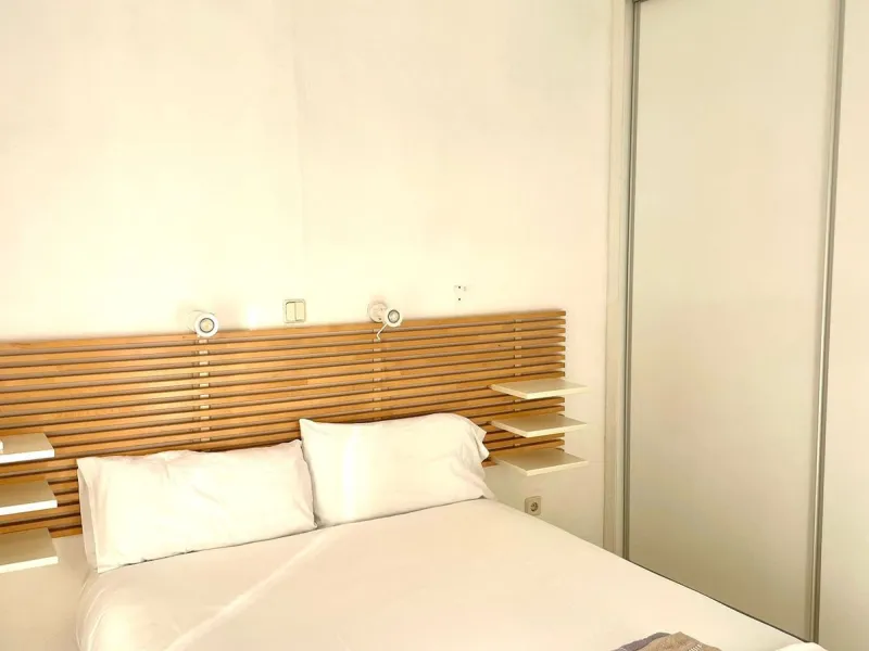 Discover this spectacular apartment with sea views in the prestigious Benalbeach complex in Benalmádena! It has a tourist license!