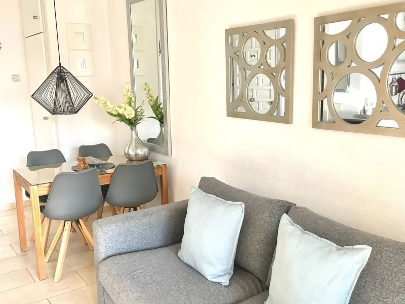 Discover this spectacular apartment with sea views in the prestigious Benalbeach complex in Benalmádena! It has a tourist license!