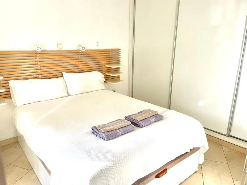 Discover this spectacular apartment with sea views in the prestigious Benalbeach complex in Benalmádena! It has a tourist license!