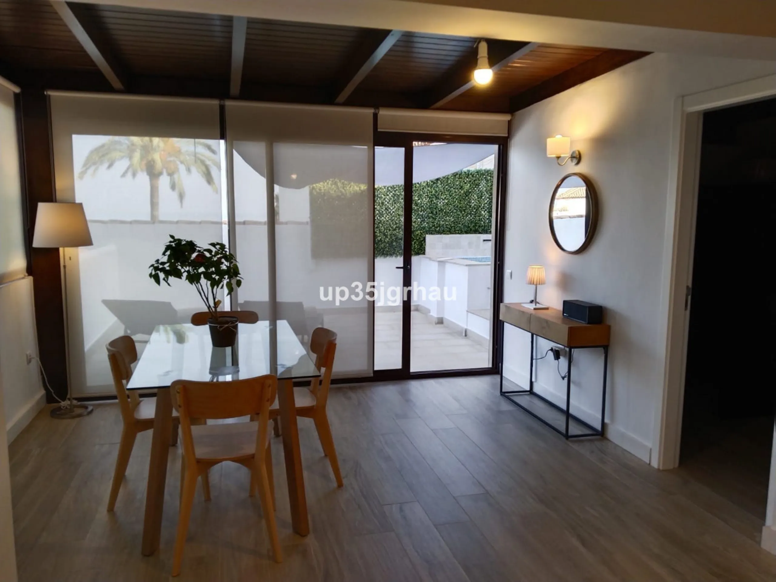Cozy apartment of 100 m², located on the beachfront in a gated and private community with green areas, a communal swimming pool, tennis court, children's and adult pools with direct access to the beach, and ample parking within the closed and private resi