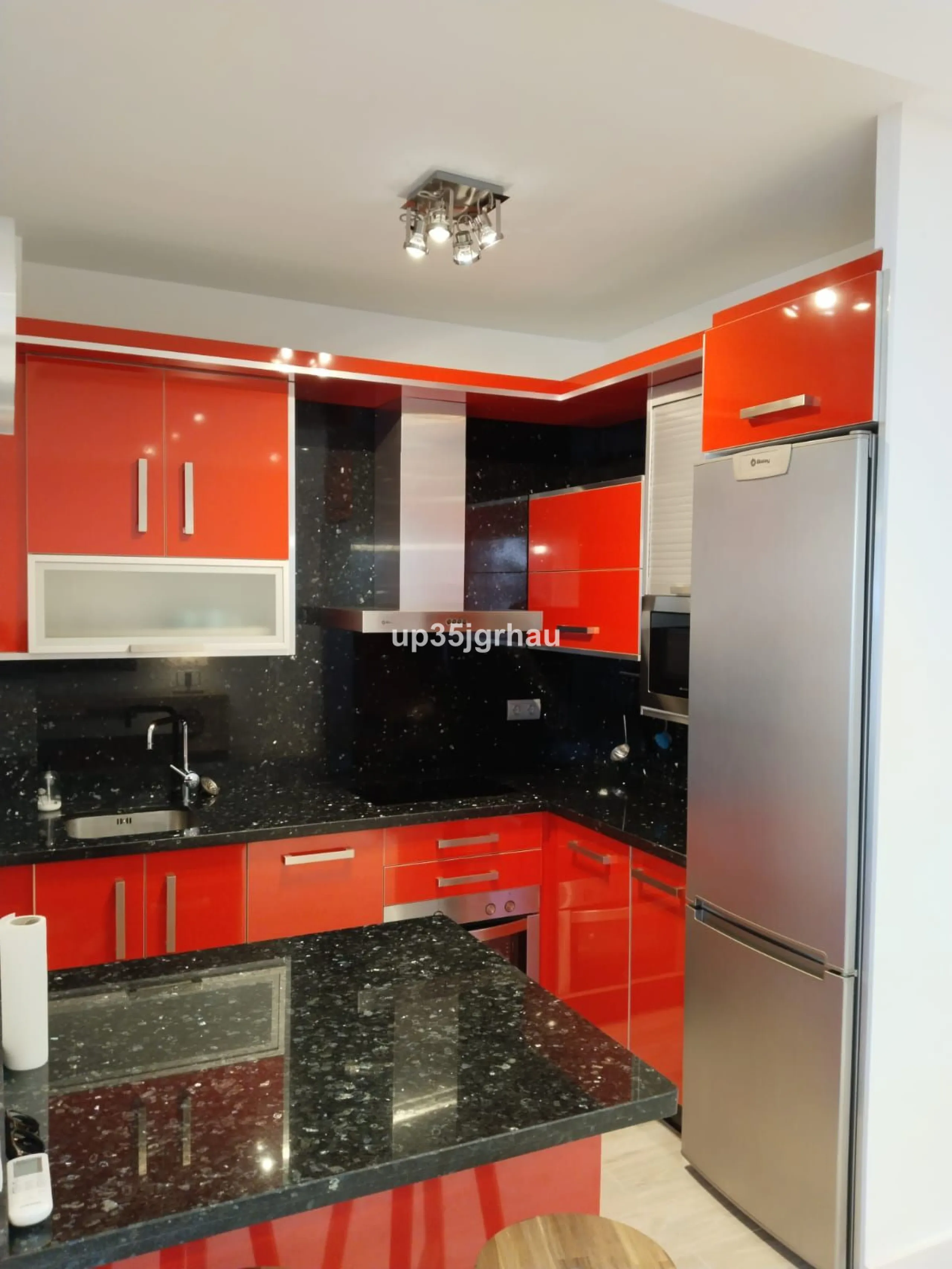 Cozy apartment of 100 m², located on the beachfront in a gated and private community with green areas, a communal swimming pool, tennis court, children's and adult pools with direct access to the beach, and ample parking within the closed and private resi