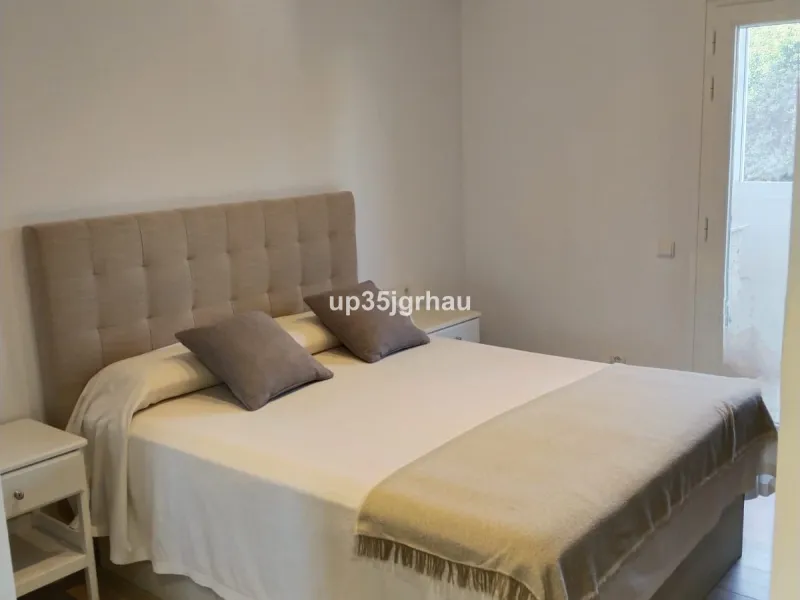 Cozy apartment of 100 m², located on the beachfront in a gated and private community with green areas, a communal swimming pool, tennis court, children's and adult pools with direct access to the beach, and ample parking within the closed and private resi