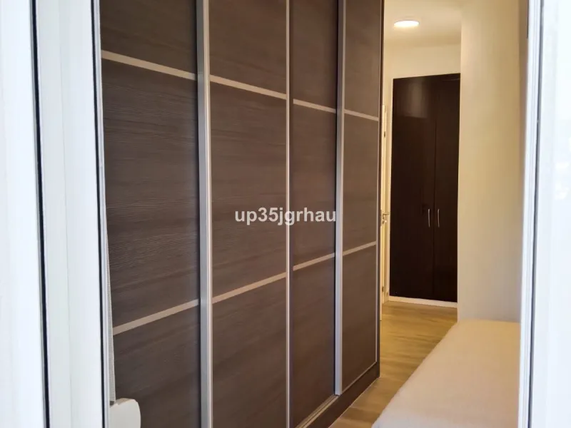 Cozy apartment of 100 m², located on the beachfront in a gated and private community with green areas, a communal swimming pool, tennis court, children's and adult pools with direct access to the beach, and ample parking within the closed and private resi