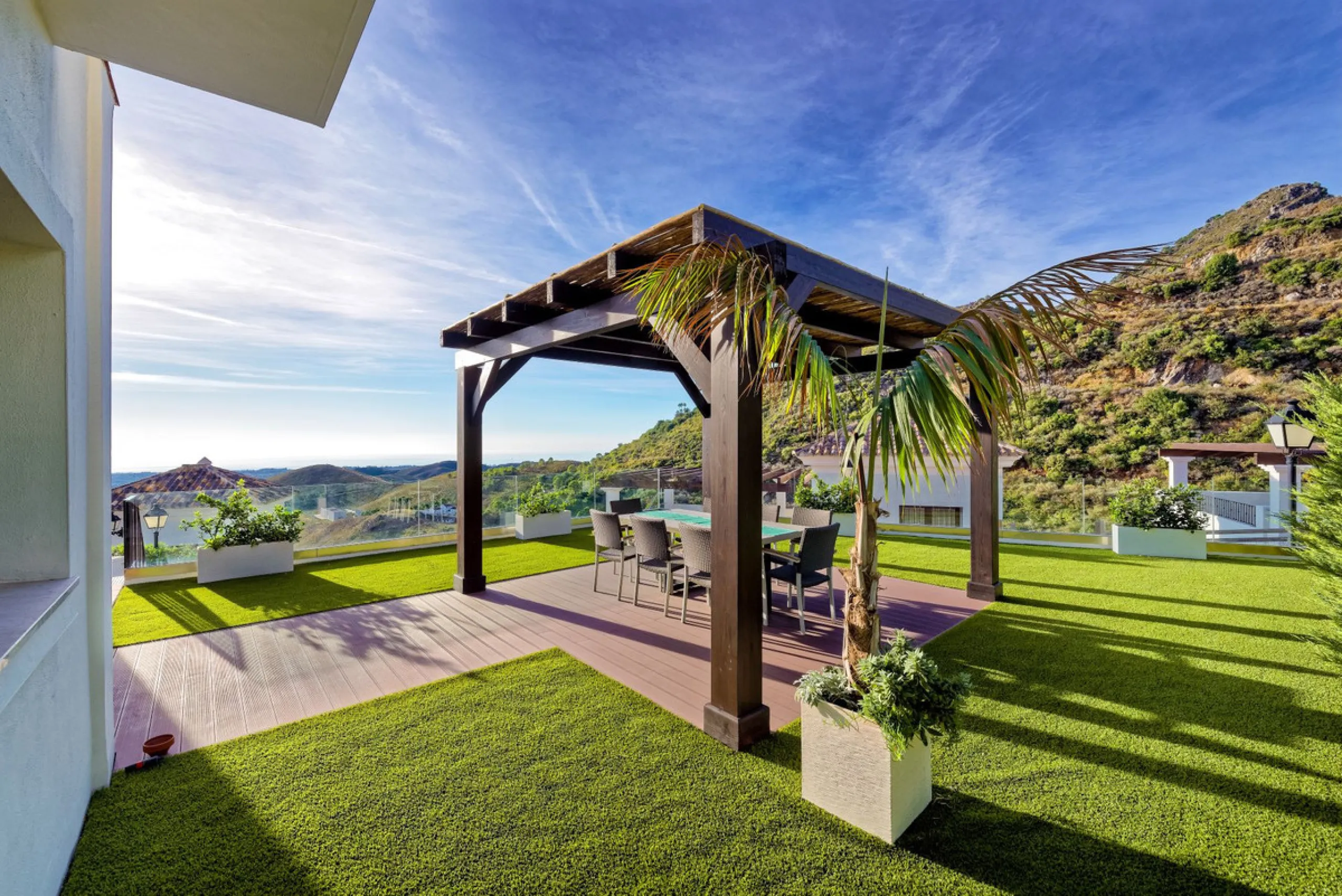 Located in the prestigious gated and 24-hour secured urbanisation of Benahavis Hills Country Club, this impressive 5-bedroom, 7-bathroom villa offers exceptional privacy, generous space, and panoramic views of the Mediterranean Sea and surrounding mountai