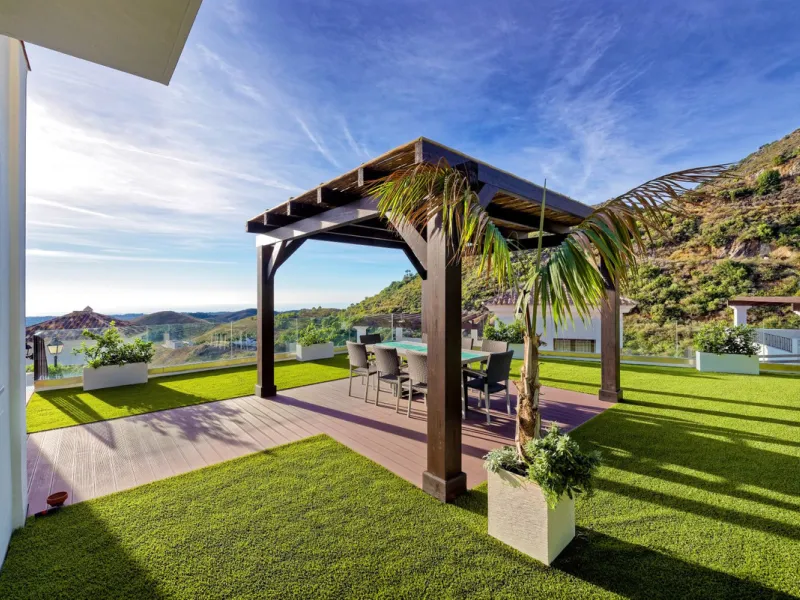 Located in the prestigious gated and 24-hour secured urbanisation of Benahavis Hills Country Club, this impressive 5-bedroom, 7-bathroom villa offers exceptional privacy, generous space, and panoramic views of the Mediterranean Sea and surrounding mountai
