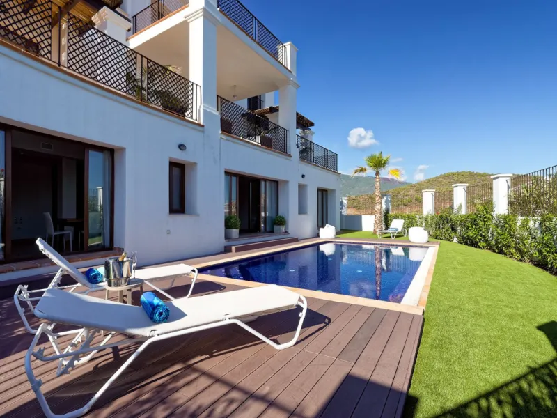 Located in the prestigious gated and 24-hour secured urbanisation of Benahavis Hills Country Club, this impressive 5-bedroom, 7-bathroom villa offers exceptional privacy, generous space, and panoramic views of the Mediterranean Sea and surrounding mountai