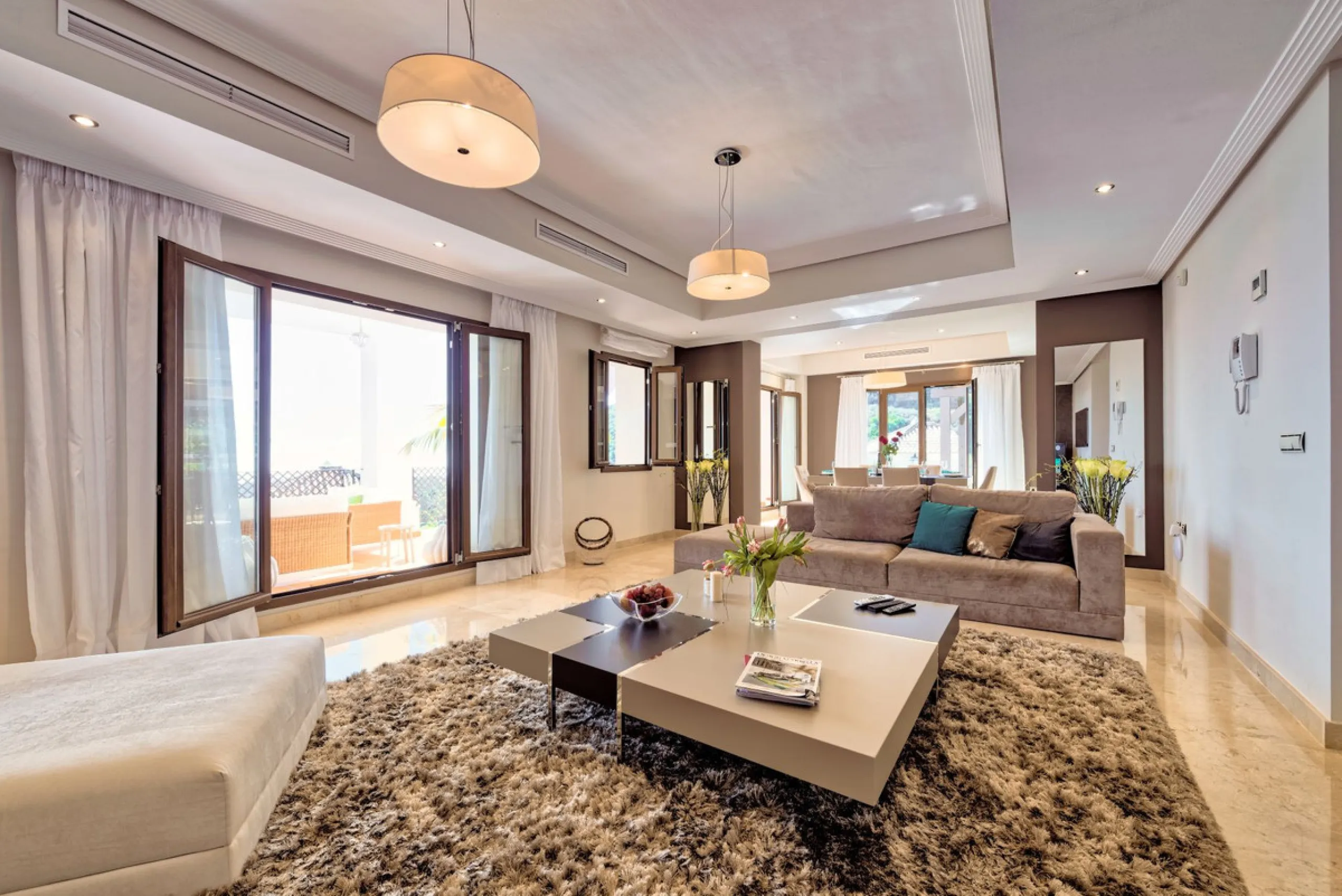 Located in the prestigious gated and 24-hour secured urbanisation of Benahavis Hills Country Club, this impressive 5-bedroom, 7-bathroom villa offers exceptional privacy, generous space, and panoramic views of the Mediterranean Sea and surrounding mountai