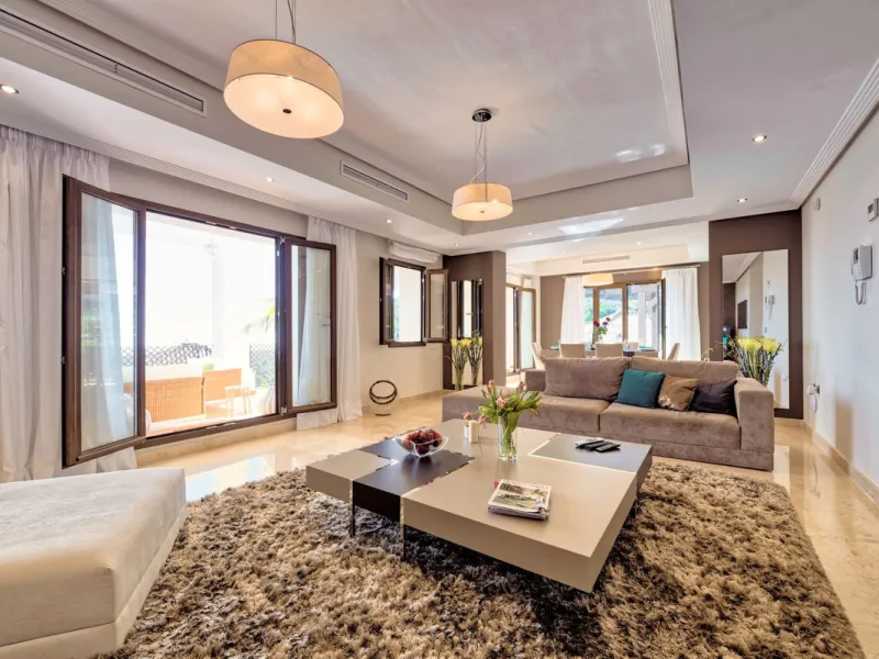 Located in the prestigious gated and 24-hour secured urbanisation of Benahavis Hills Country Club, this impressive 5-bedroom, 7-bathroom villa offers exceptional privacy, generous space, and panoramic views of the Mediterranean Sea and surrounding mountai