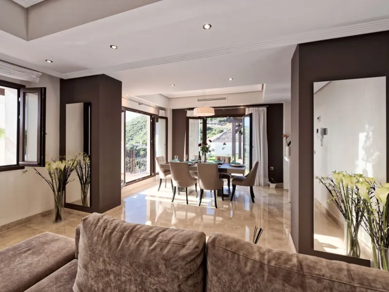 Located in the prestigious gated and 24-hour secured urbanisation of Benahavis Hills Country Club, this impressive 5-bedroom, 7-bathroom villa offers exceptional privacy, generous space, and panoramic views of the Mediterranean Sea and surrounding mountai