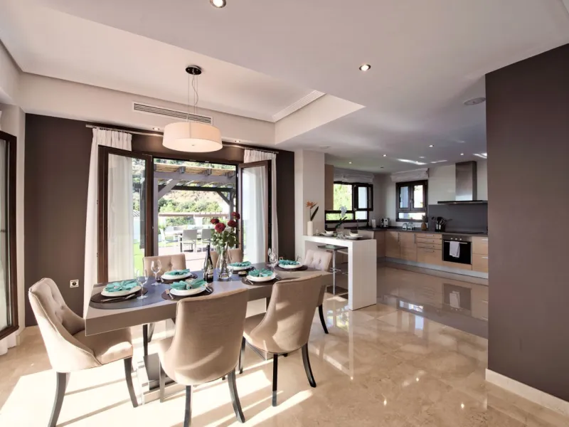 Located in the prestigious gated and 24-hour secured urbanisation of Benahavis Hills Country Club, this impressive 5-bedroom, 7-bathroom villa offers exceptional privacy, generous space, and panoramic views of the Mediterranean Sea and surrounding mountai