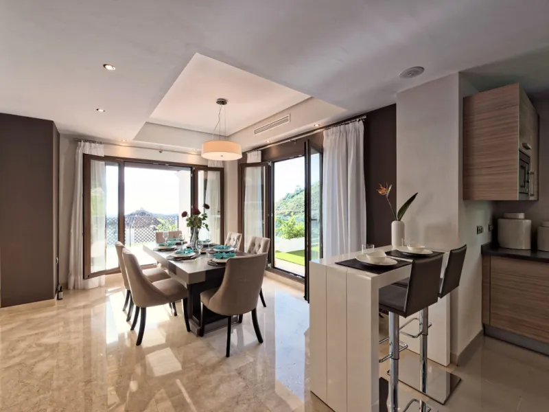 Located in the prestigious gated and 24-hour secured urbanisation of Benahavis Hills Country Club, this impressive 5-bedroom, 7-bathroom villa offers exceptional privacy, generous space, and panoramic views of the Mediterranean Sea and surrounding mountai