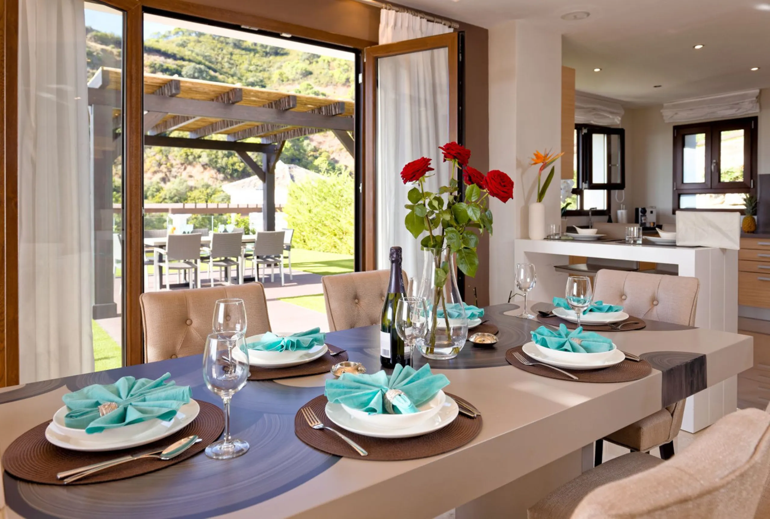 Located in the prestigious gated and 24-hour secured urbanisation of Benahavis Hills Country Club, this impressive 5-bedroom, 7-bathroom villa offers exceptional privacy, generous space, and panoramic views of the Mediterranean Sea and surrounding mountai
