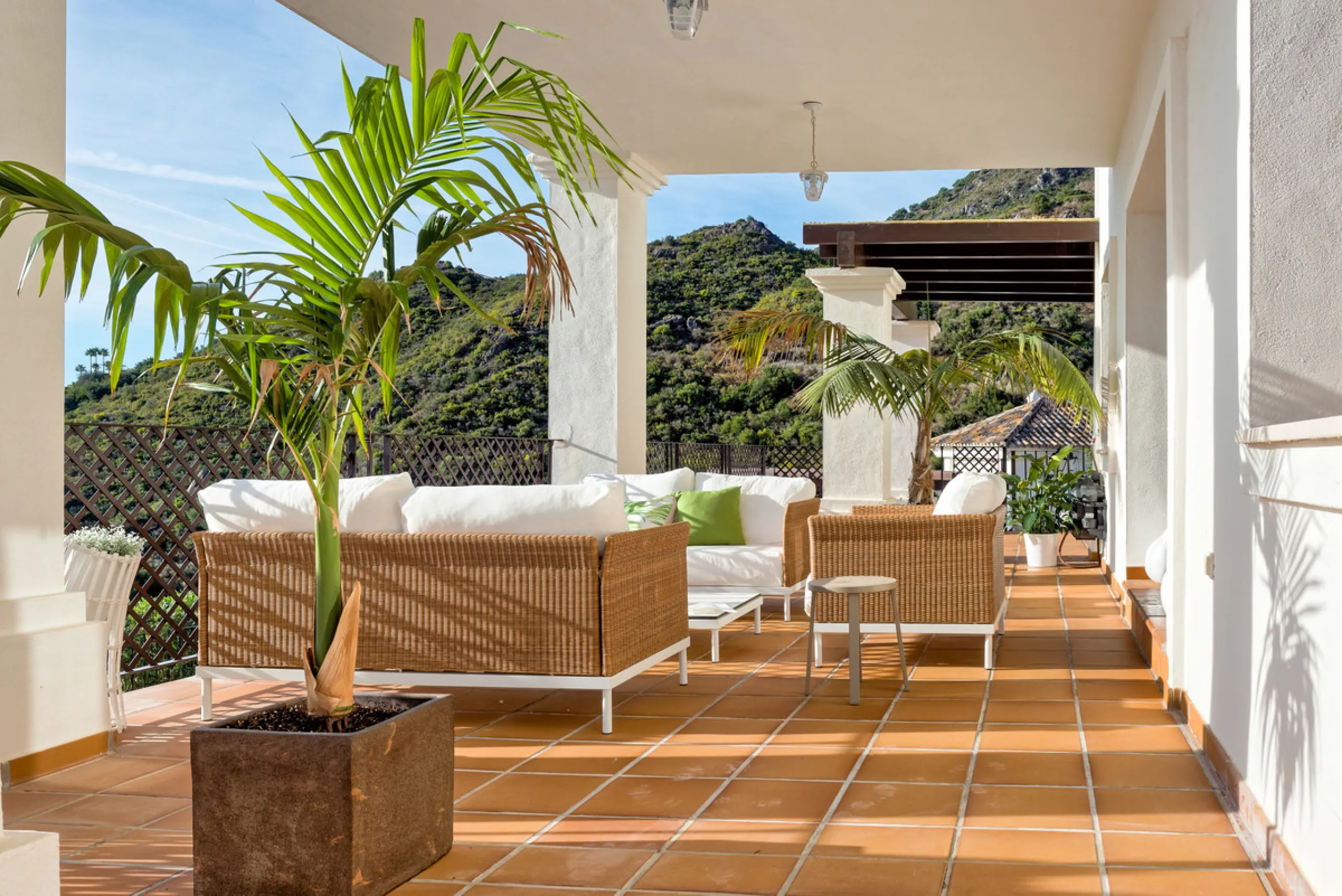 Located in the prestigious gated and 24-hour secured urbanisation of Benahavis Hills Country Club, this impressive 5-bedroom, 7-bathroom villa offers exceptional privacy, generous space, and panoramic views of the Mediterranean Sea and surrounding mountai