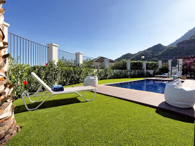 Located in the prestigious gated and 24-hour secured urbanisation of Benahavis Hills Country Club, this impressive 5-bedroom, 7-bathroom villa offers exceptional privacy, generous space, and panoramic views of the Mediterranean Sea and surrounding mountai