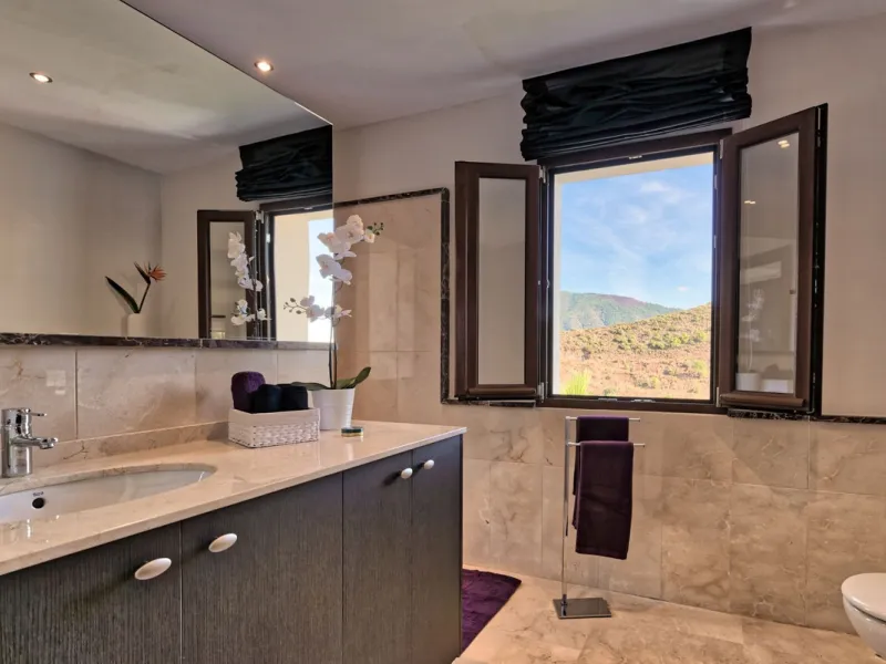 Located in the prestigious gated and 24-hour secured urbanisation of Benahavis Hills Country Club, this impressive 5-bedroom, 7-bathroom villa offers exceptional privacy, generous space, and panoramic views of the Mediterranean Sea and surrounding mountai